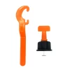 Imagem de um nível de piso reutilizável com dois componentes em cores laranja e preta, ideal para instalação de pisos de maneira eficiente e prática.
